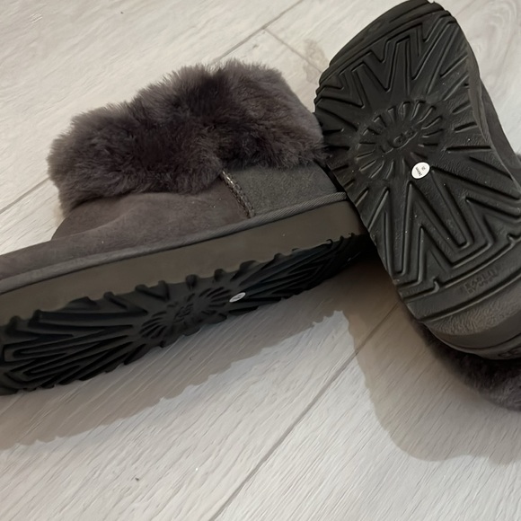 Women’s UGG Ankle Boots - Picture 5 of 5